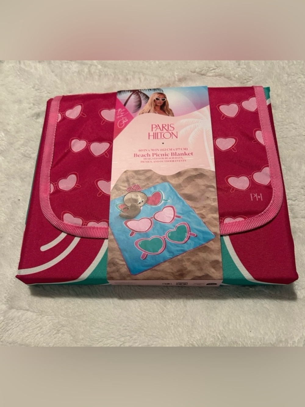 Paris Hilton Pink Heart Print Beach Picnic Blanket - Picture 2 of 3